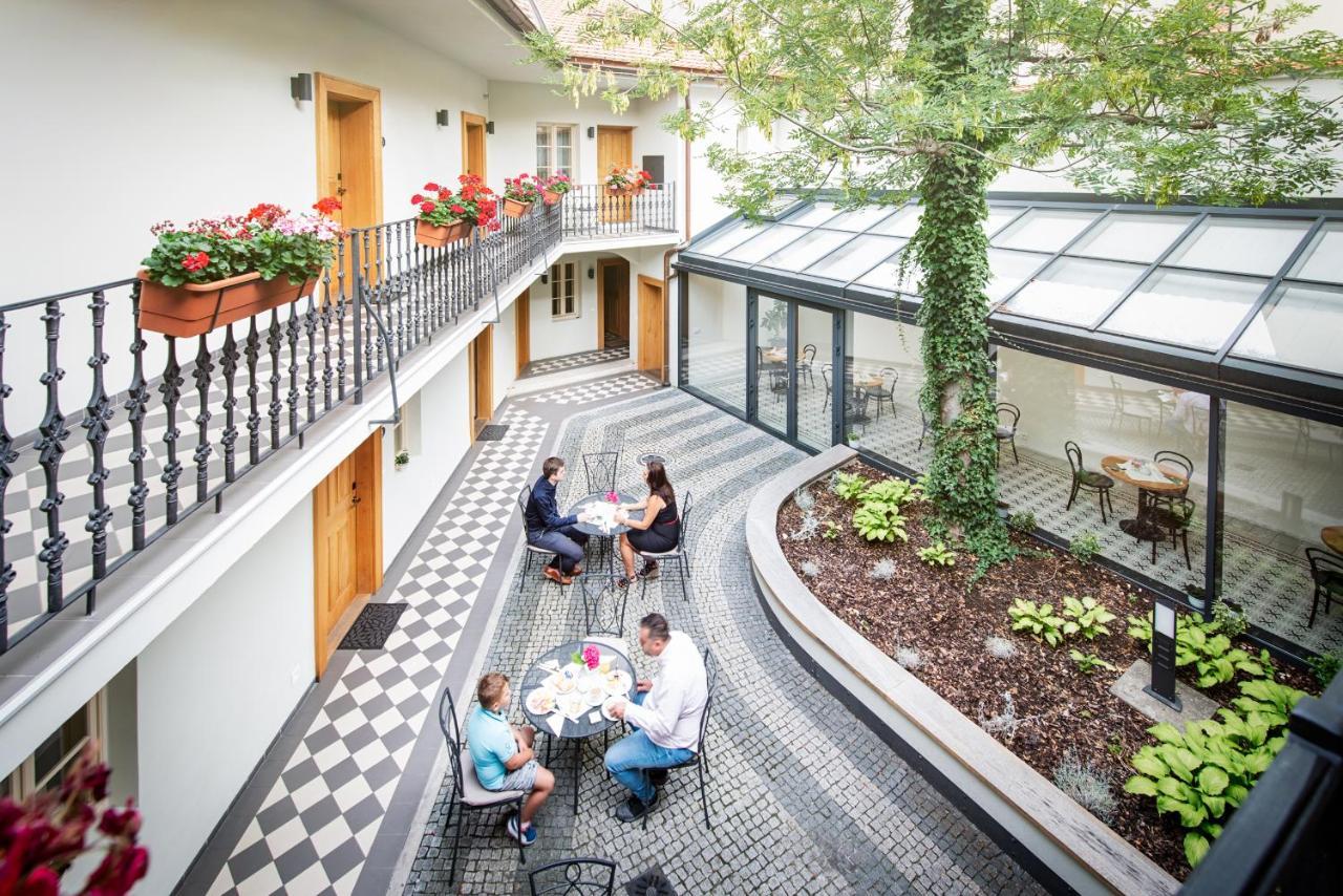 Hotel At The White Lily Prague Exterior photo
