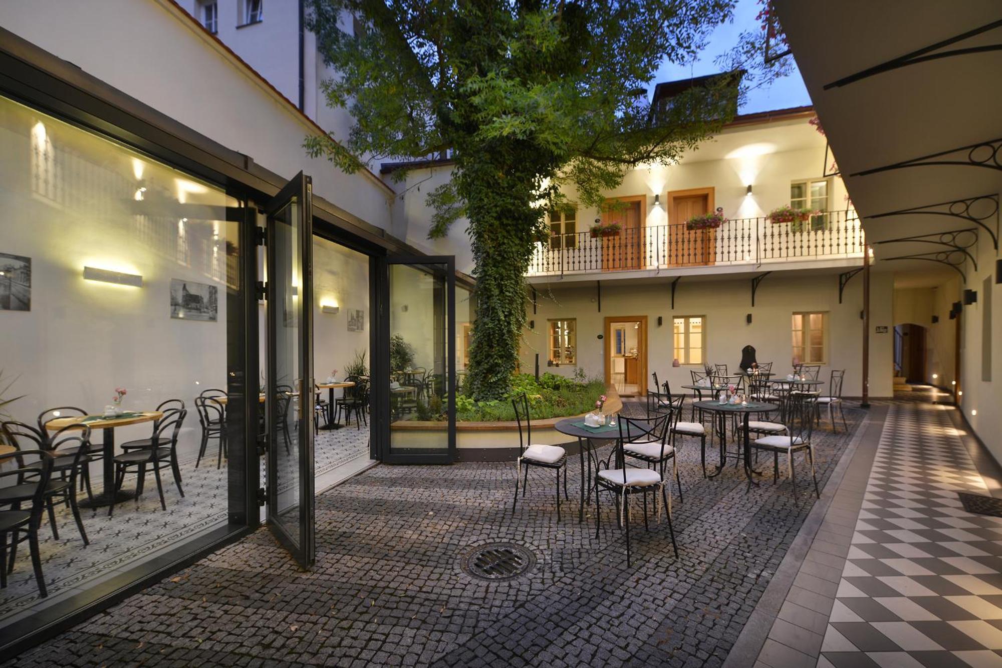 Hotel At The White Lily Prague Exterior photo