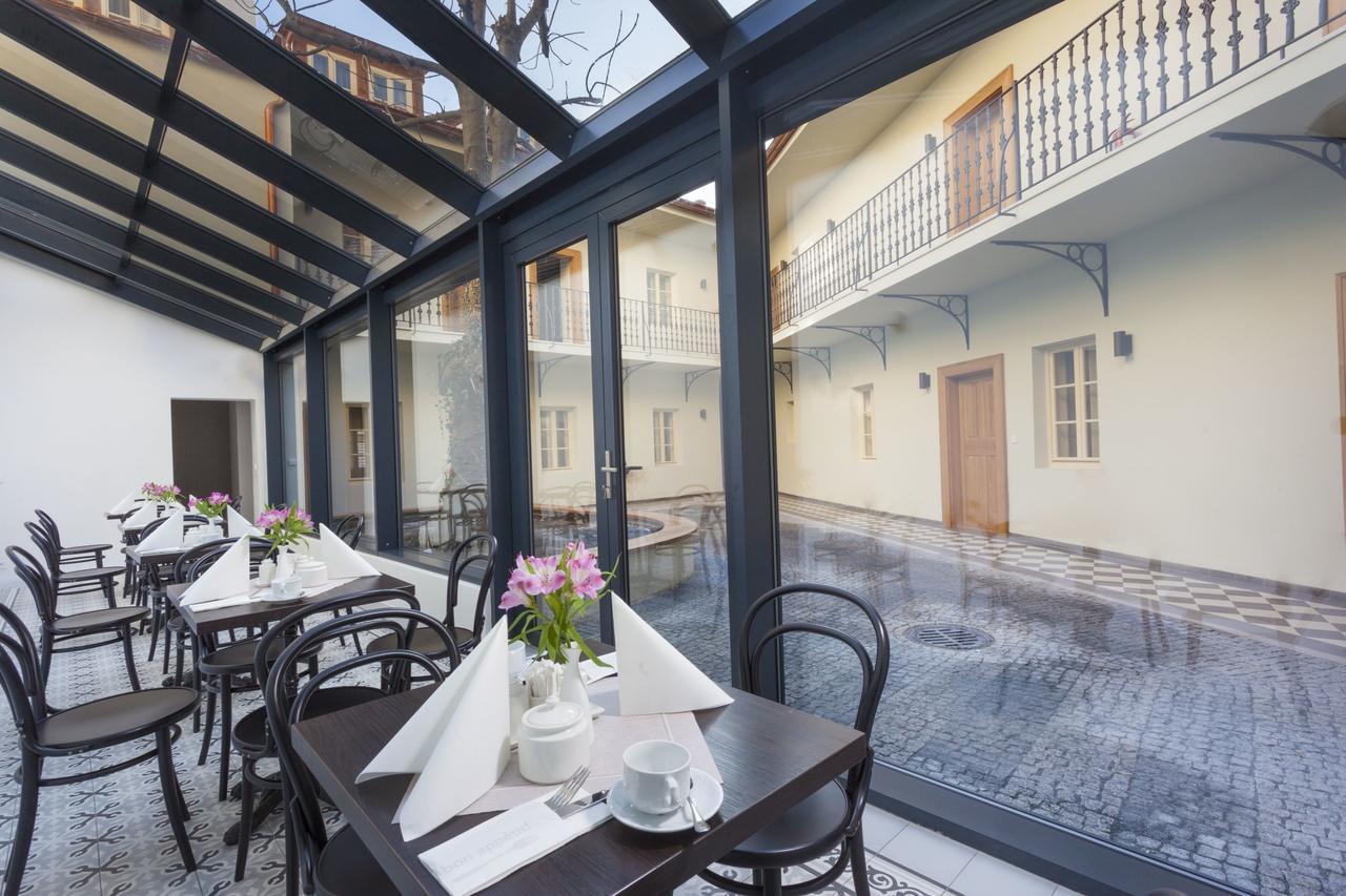 Hotel At The White Lily Prague Exterior photo