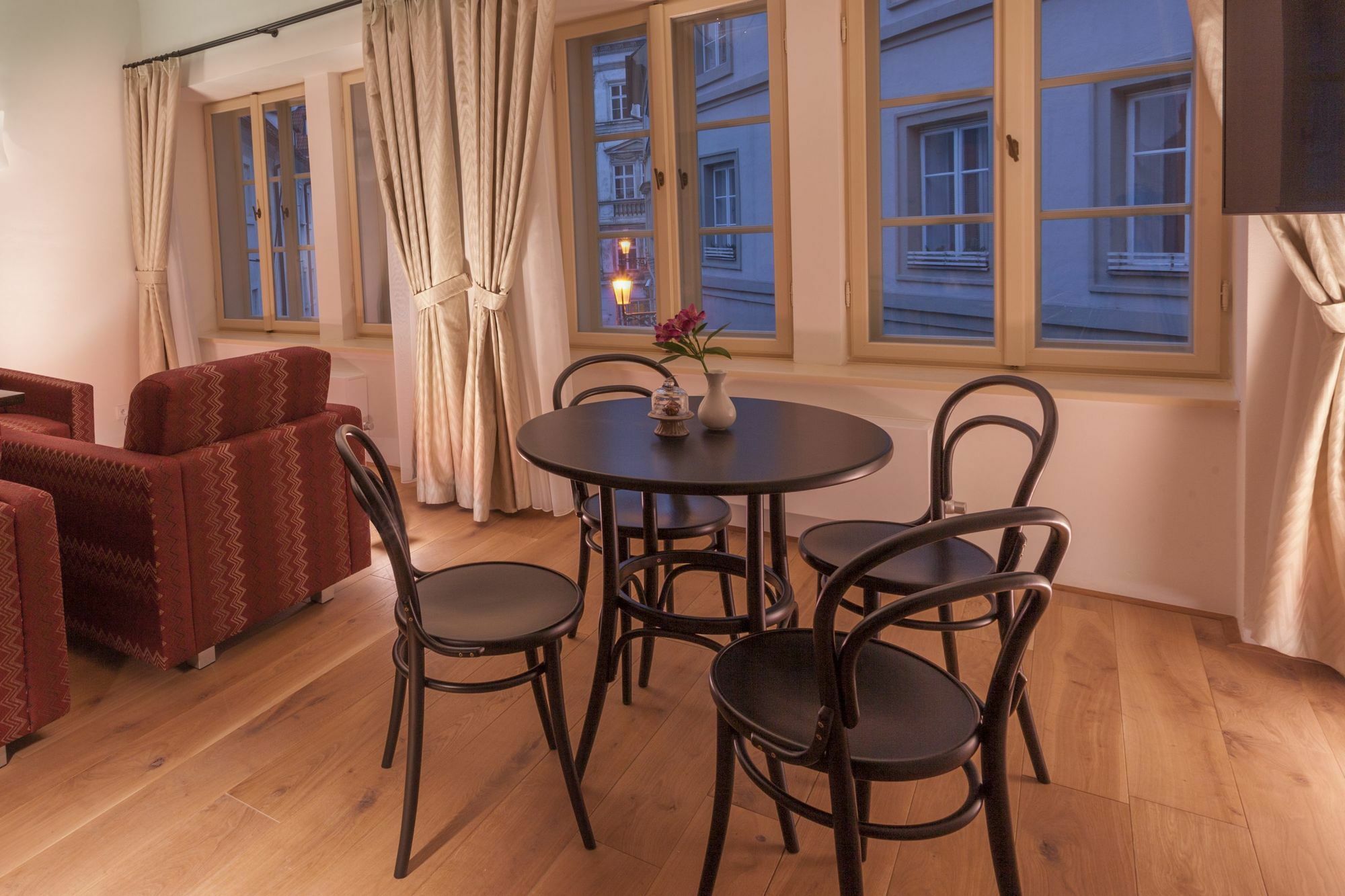 Hotel At The White Lily Prague Exterior photo
